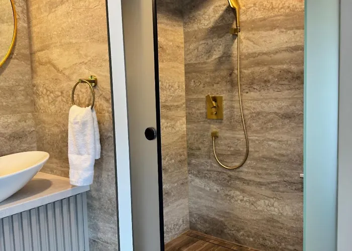 Venetta House ,pool, Jacuzzi, Satellite Internet-wifi,island žirje, šibenik