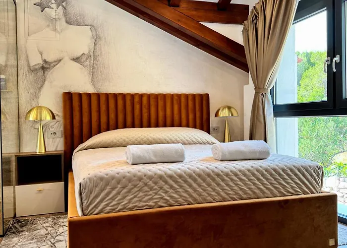 Venetta House ,pool, Jacuzzi, Satellite Internet-wifi,island žirje, šibenik *