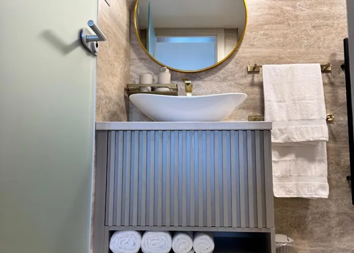 Villa Venetta House ,pool, Jacuzzi, Satellite Internet-wifi,island žirje, šibenik Žirje