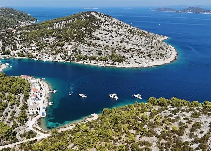 Venetta House ,pool, Jacuzzi, Satellite Internet-wifi,island žirje, šibenik Villa *