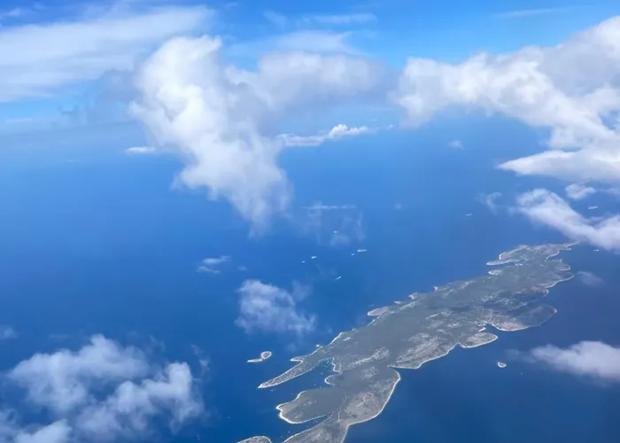 Venetta,beach House,pool,jacuzzi,satellite Internet-wifi,4x4 Utv Vehicle,sup Board,island Zirje, Sibenik Villa Žirje