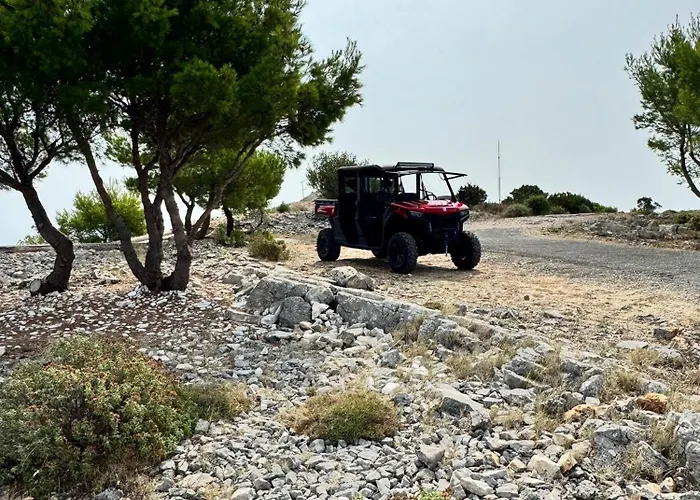 Villa Venetta,beach House,pool,jacuzzi,satellite Internet-wifi,4x4 Utv Vehicle,sup Board,island Zirje, Sibenik