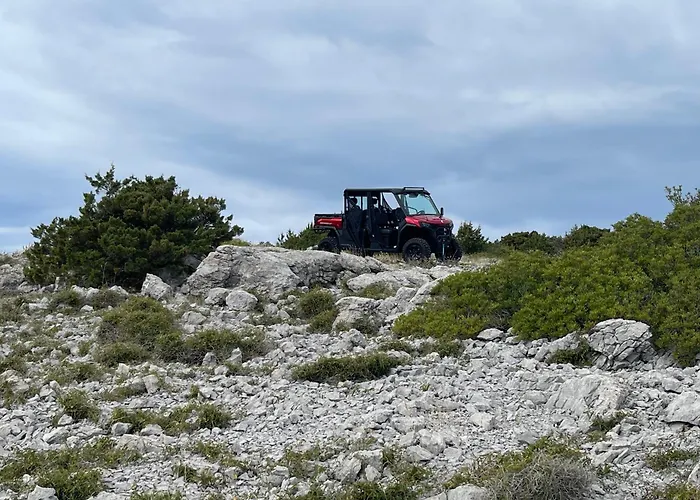 Venetta,beach House,pool,jacuzzi,satellite Internet-wifi,4x4 Utv Vehicle,sup Board,island Zirje, Sibenik Žirje