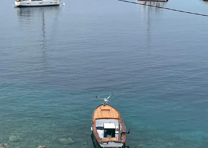 Venetta,beach House,pool,jacuzzi,satellite Internet-wifi,4x4 Utv Vehicle,sup Board,island Zirje, Sibenik Villa *