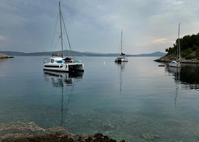 Villa Venetta,beach House,pool,jacuzzi,satellite Internet-wifi,4x4 Utv Vehicle,sup Board,island Zirje, Sibenik *