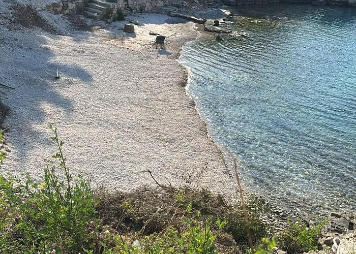 Venetta House ,pool, Jacuzzi, Satellite Internet-wifi,island žirje, šibenik * Žirje