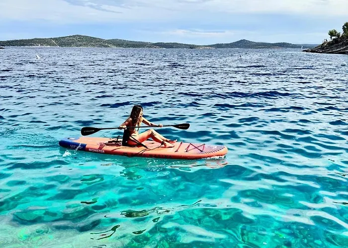 Venetta,beach House,pool,jacuzzi,satellite Internet-wifi,4x4 Utv Vehicle,sup Board,island Zirje, Sibenik