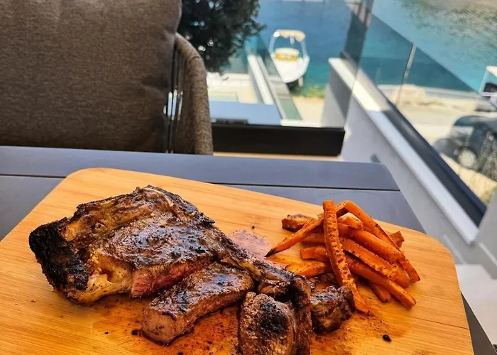 Venetta House ,pool, Jacuzzi, Satellite Internet-wifi,island žirje, šibenik *