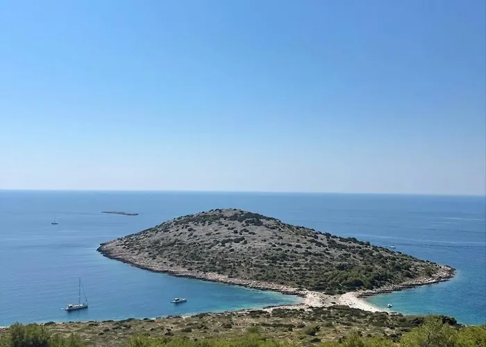 Venetta House ,pool, Jacuzzi, Satellite Internet-wifi,island žirje, šibenik Villa Žirje