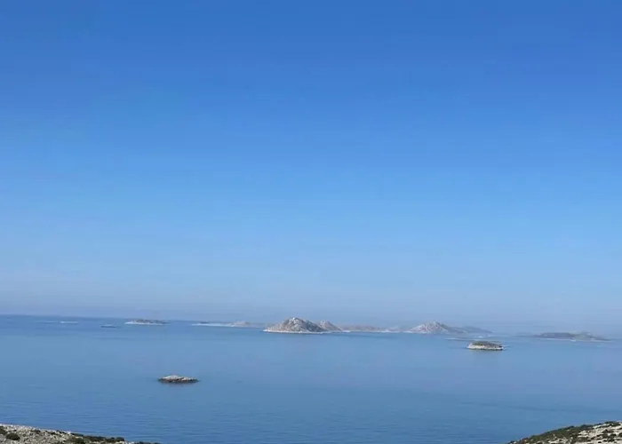 Venetta,beach House,pool,jacuzzi,satellite Internet-wifi,4x4 Utv Vehicle,sup Board,island Zirje, Sibenik Žirje